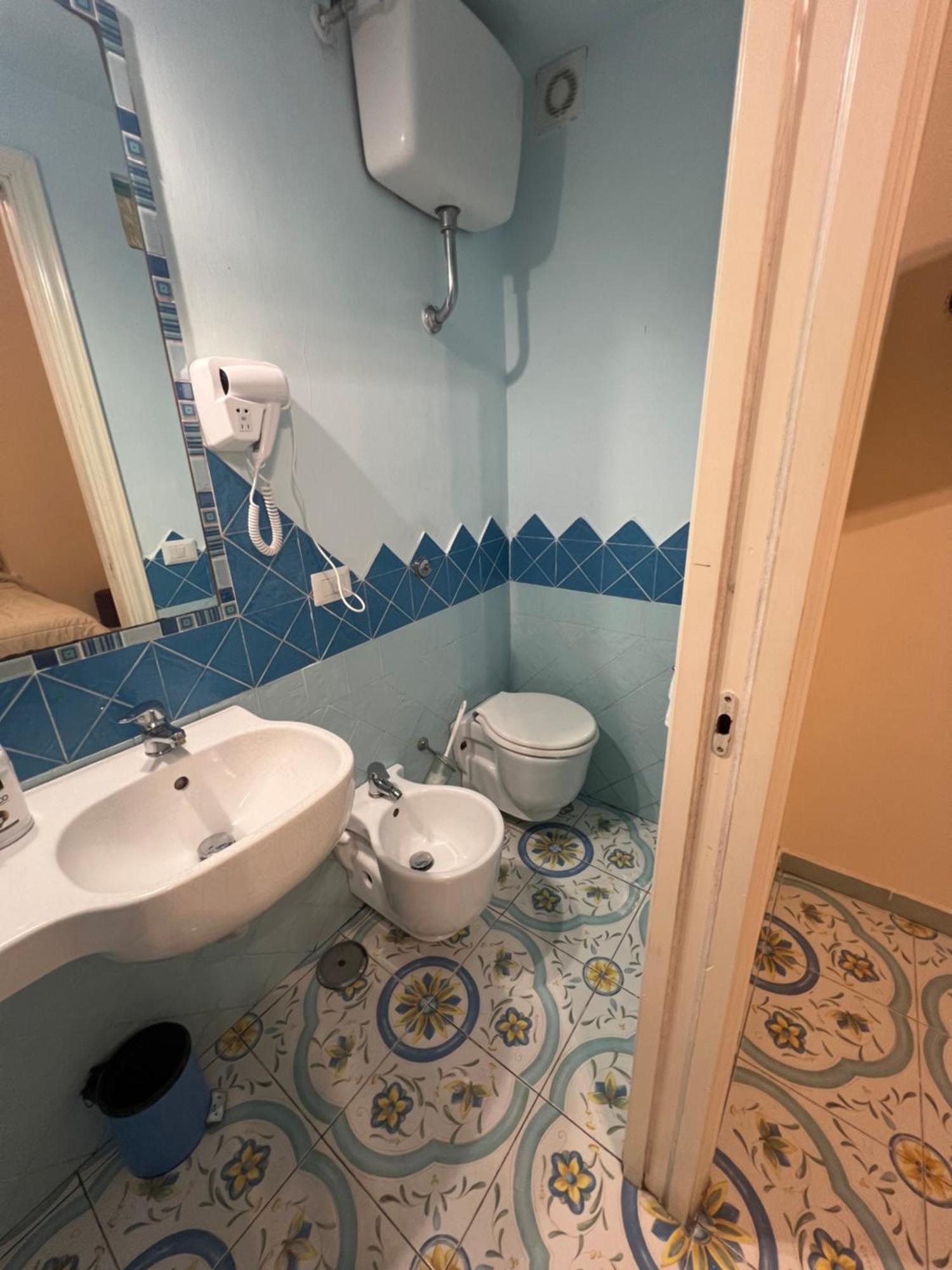 Beb Rosy Bed & Breakfast Наполи Екстериор снимка